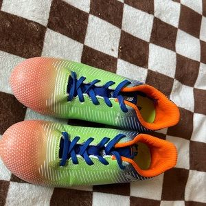 New unisex youth size 3 Soccar shoes